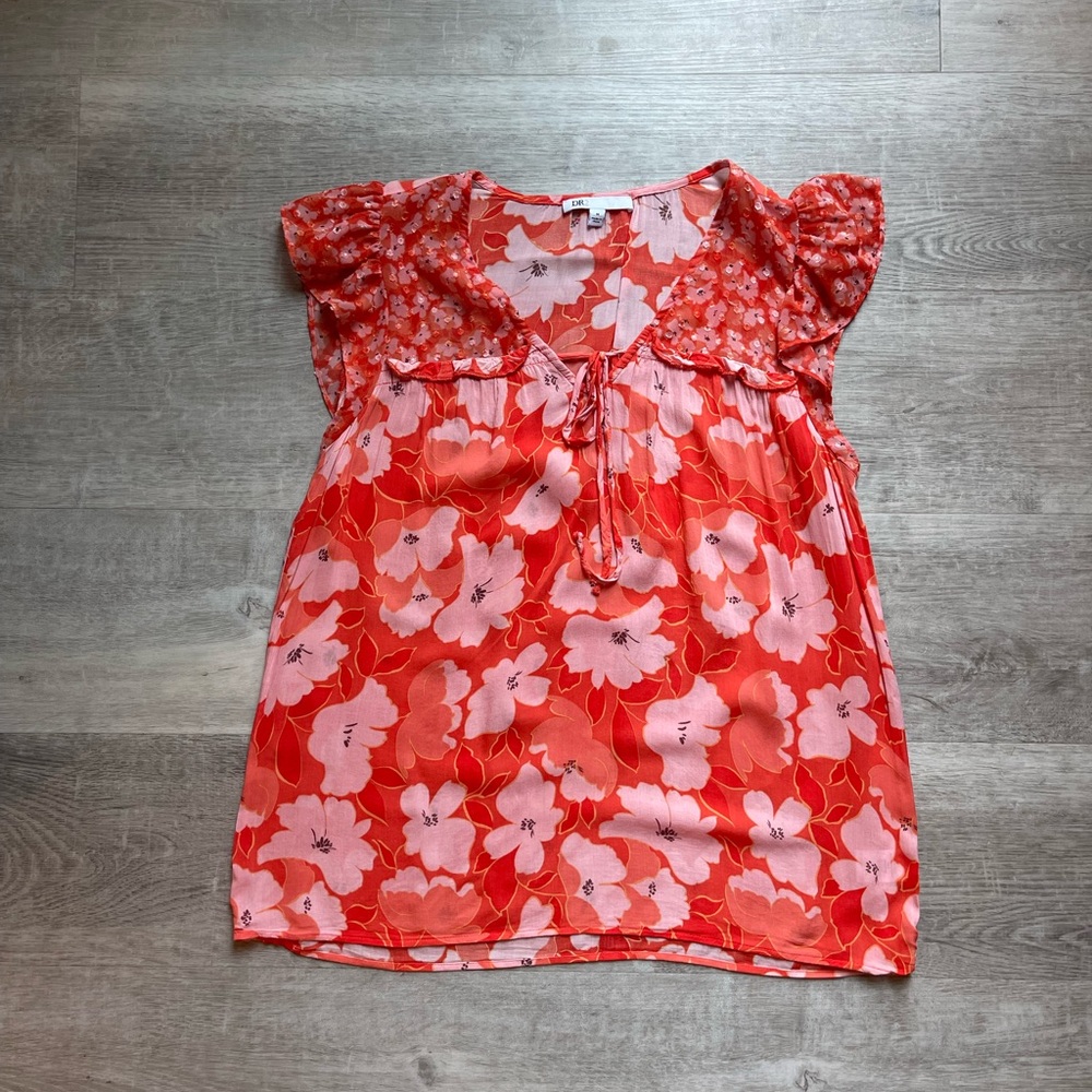 Dr2 By Daniel Rainn Floral Flutter Sleeves Cottag… - image 1